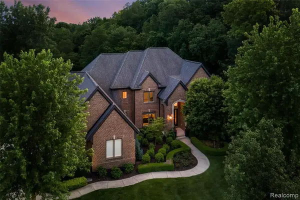 2761 Plum Creek, Oakland, MI 48363