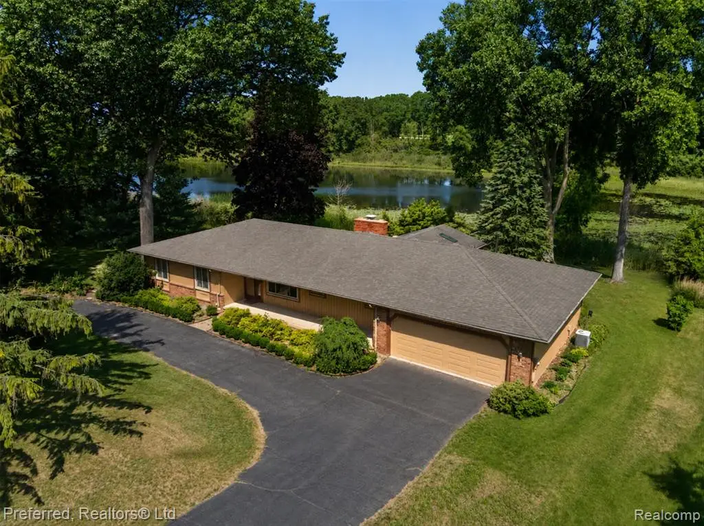 5524 Lawrence, Pinckney, MI 48169 - #1