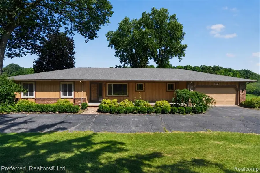 5524 Lawrence, Pinckney, MI 48169 - #3