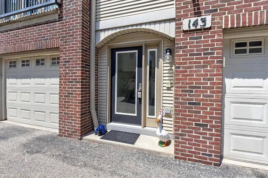 143 S 2nd, Brighton, MI 48116 - #2