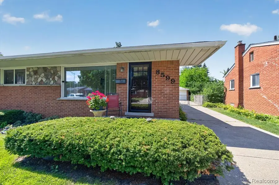 8599 Cardwell, Westland, MI 48185 - #2