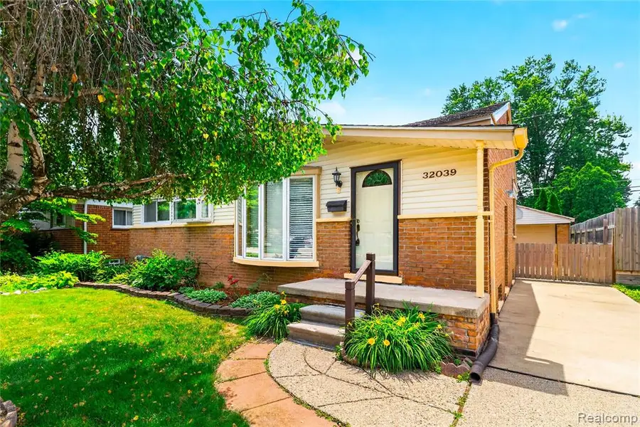 32039 Avondale, Westland, MI 48186 - #2