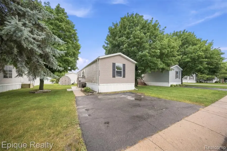 48580 Pineview, Shelby, MI 48317 - #2