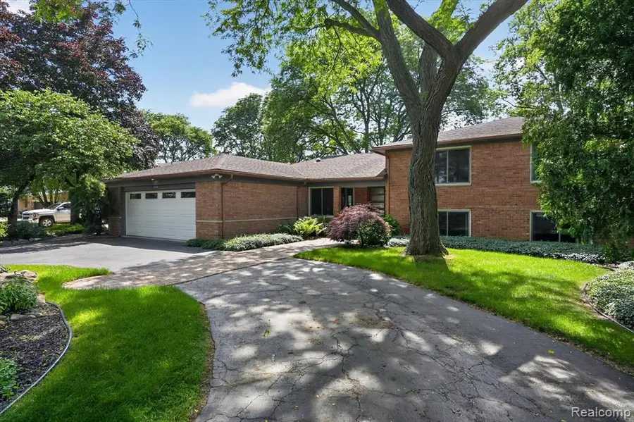 5017 Surfwood, Commerce Township, MI 48382 - #3