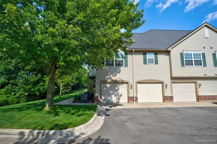 4163 Hampton Ridge, Howell, MI 48843 - #3