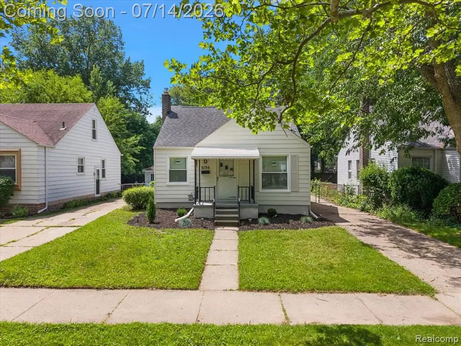 2155 E 8 Mile, Grosse Pointe Woods, MI 48236 - #2