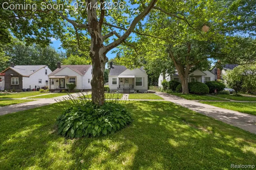 2155 E 8 Mile, Grosse Pointe Woods, MI 48236 - #3