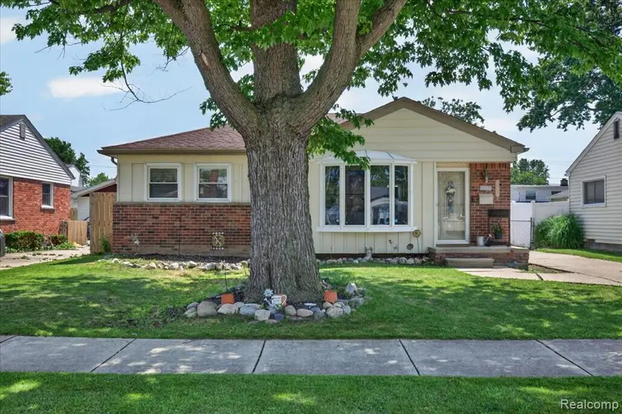 23002 Carolina, Saint Clair Shores, MI 48080 - #2