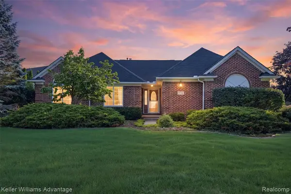 9722 Sunnywood, South Lyon, MI 48178