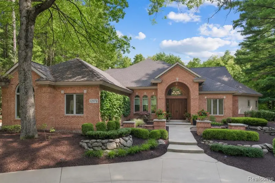 12172 Woodline, Fenton, MI 48430 - #2