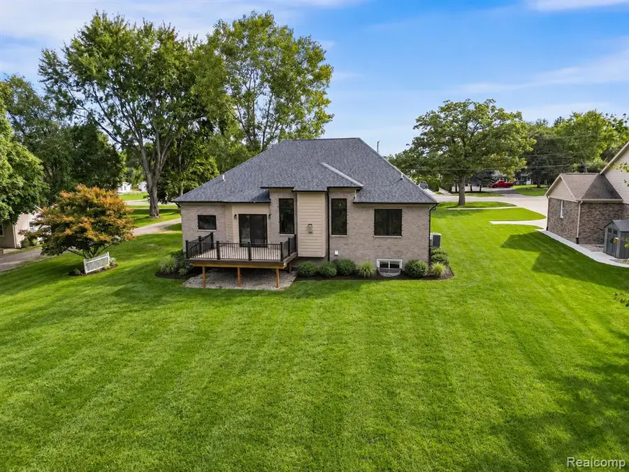 933 N Wixom, Wixom, MI 48393 - #2