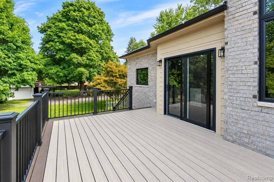 933 N Wixom, Wixom, MI 48393 - #3