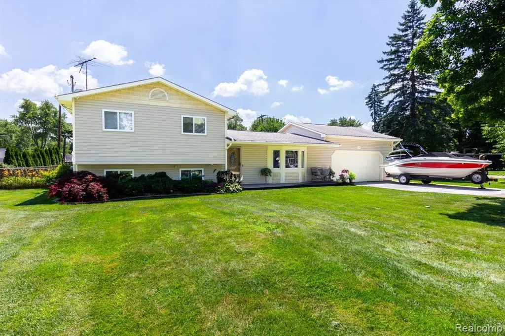6345 Lanman, Waterford, MI 48329 - #1
