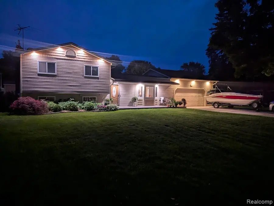 6345 Lanman, Waterford, MI 48329 - #2