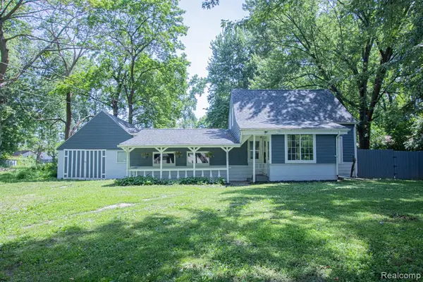 20500 Mckishnie, Clinton Township, MI 48035