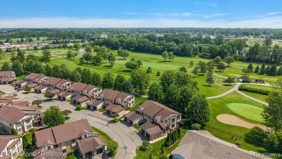 904 Country Club, Saint Clair Shores, MI 48082 - #2