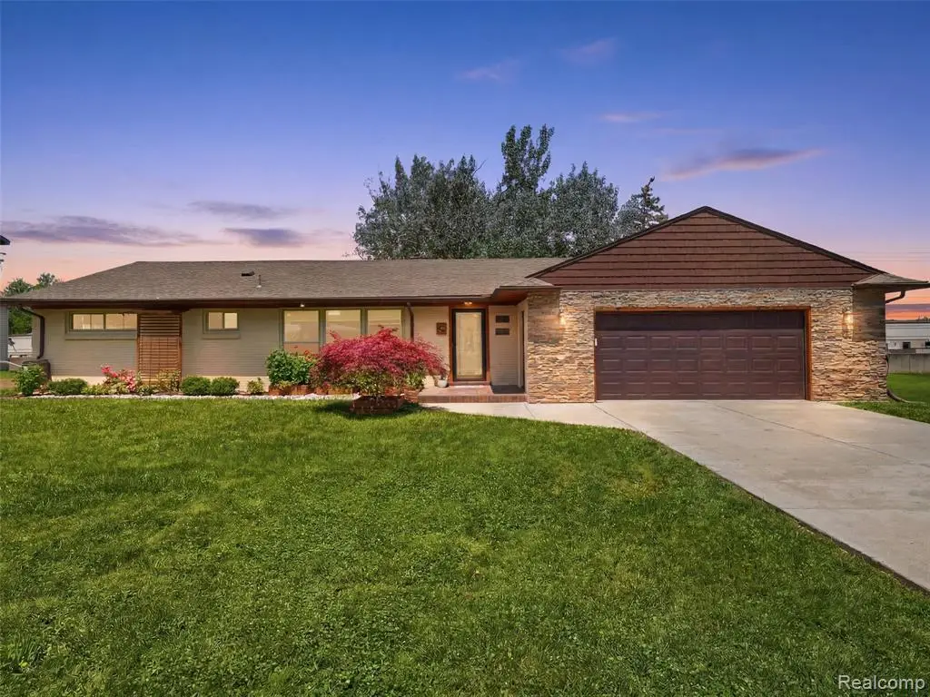 39582 Burton, Novi, MI 48375 - #1