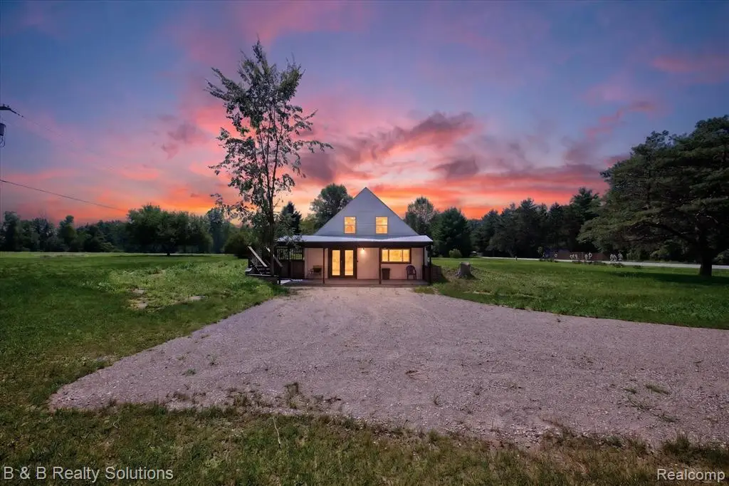1564 Burnside, North Branch, MI 48461 - #1