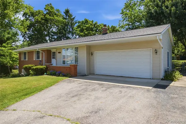 1517 W Oakley Park, Walled Lake, MI 48390