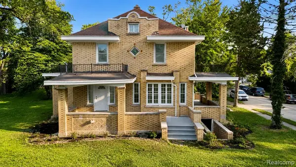21855 Schoenherr, Warren, MI 48089