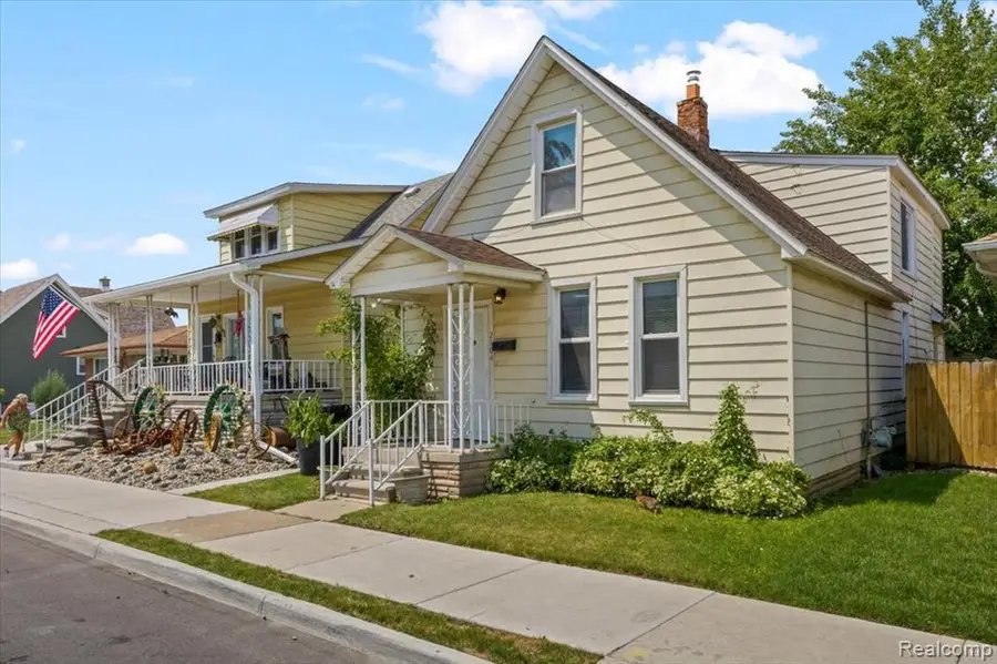 2104 11th, Wyandotte, MI 48192 - #2