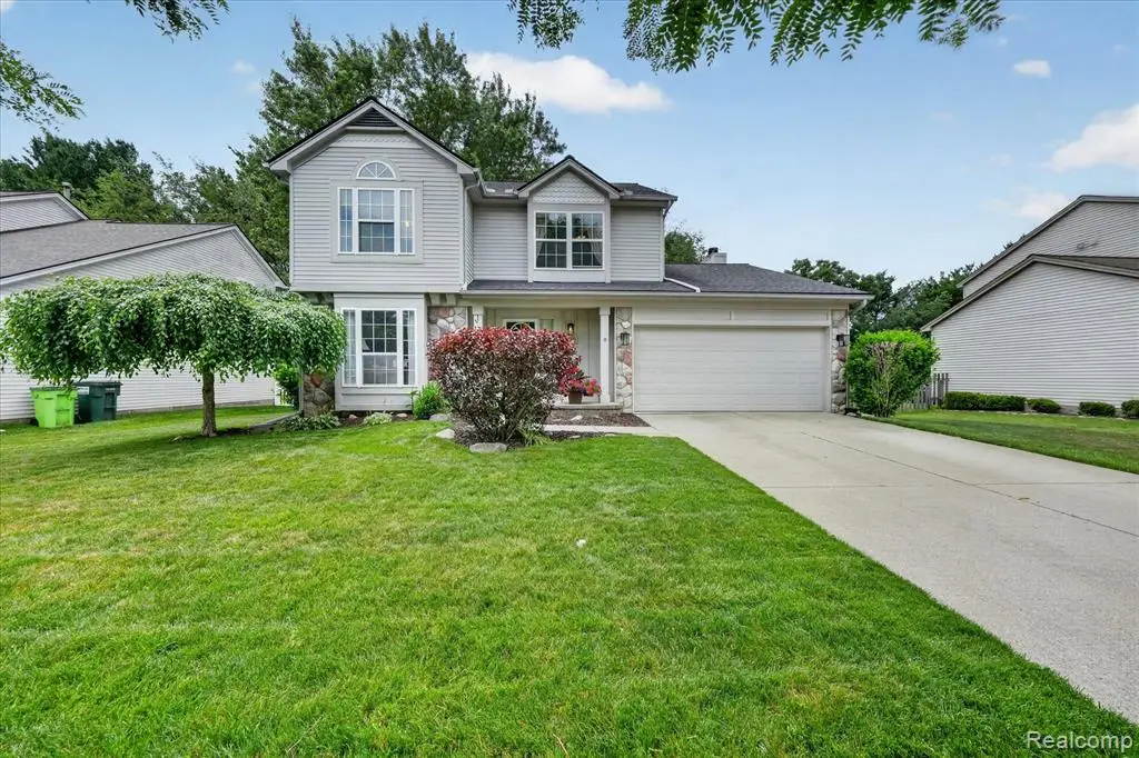 827 Westbrooke, South Lyon, MI 48178 - #1