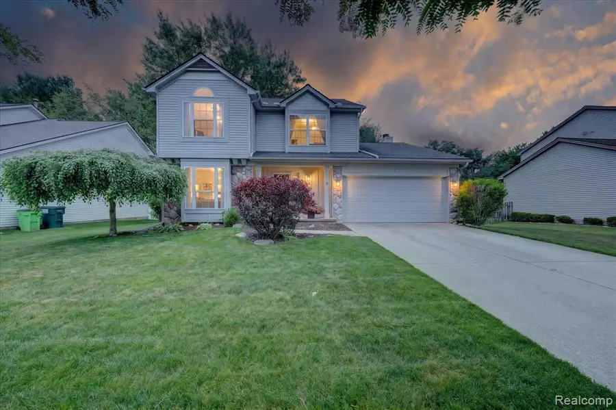 827 Westbrooke, South Lyon, MI 48178 - #2