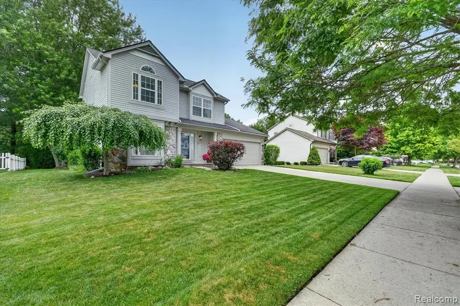 827 Westbrooke, South Lyon, MI 48178 - #3