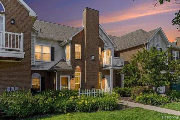 518 Olde English, Howell, MI 48855