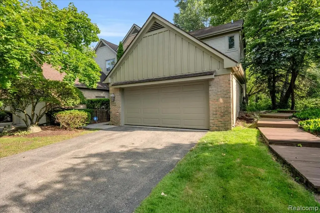 37418 Legends Trail, Farmington, MI 48331 - #1