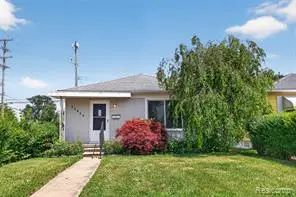 22864 Lambrecht, Eastpointe, MI 48021