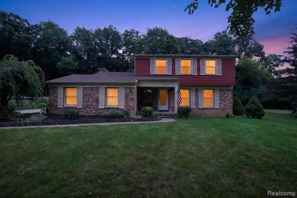 2356 Pineview, Flushing, MI 48433