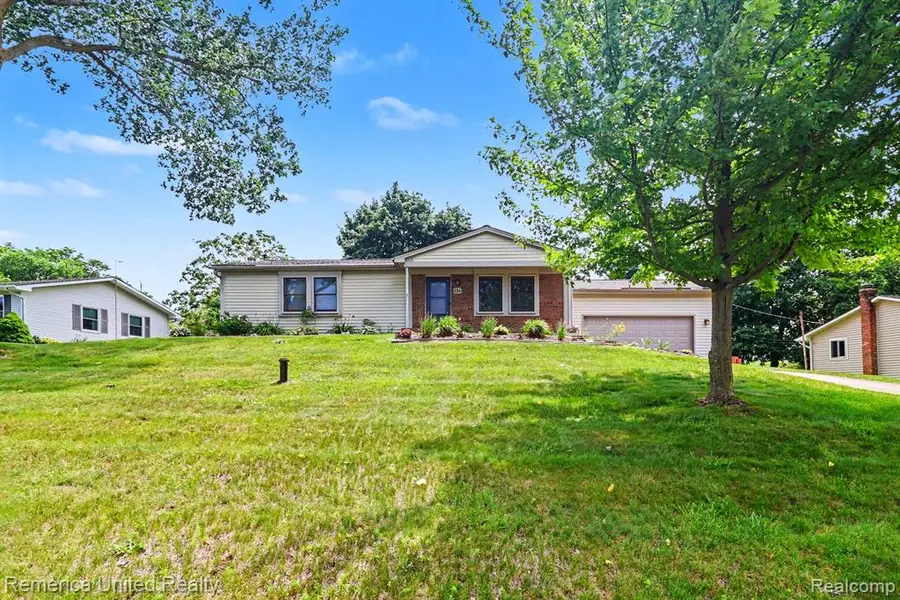 136 Endicott, Howell, MI 48843 - #2