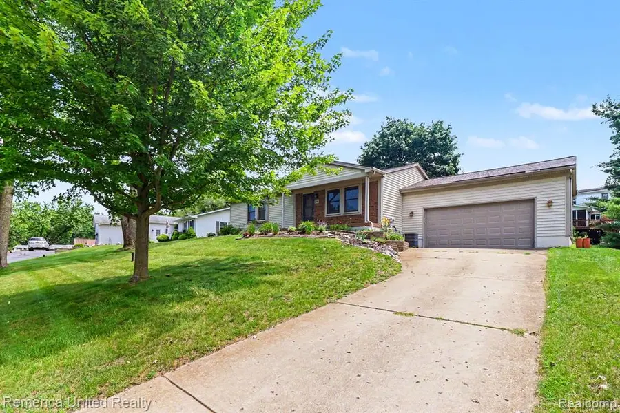 136 Endicott, Howell, MI 48843 - #3