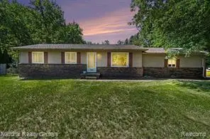 1800 Kingston, Pinckney, MI 48169