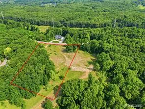 20 Grand Summit, Fenton, MI 48430