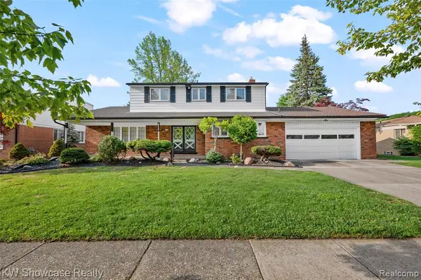 8362 Sunburst, Center Line, MI 48015