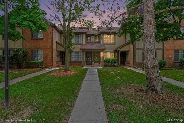 1502 Meadow Side, Rochester Hills, MI 48307