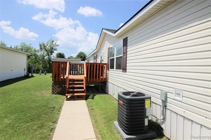 9159 Greentree, Newport, MI 48166 - #3