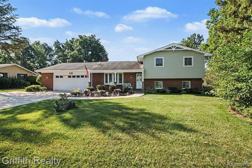 578 E Coon Lake, Howell, MI 48843 - #1