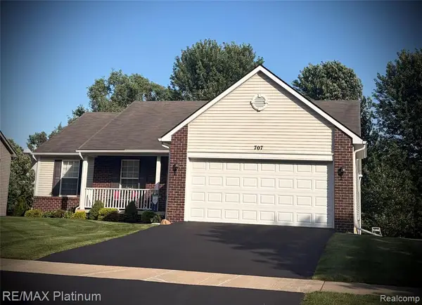 707 Glenlivet, Howell, MI 48843