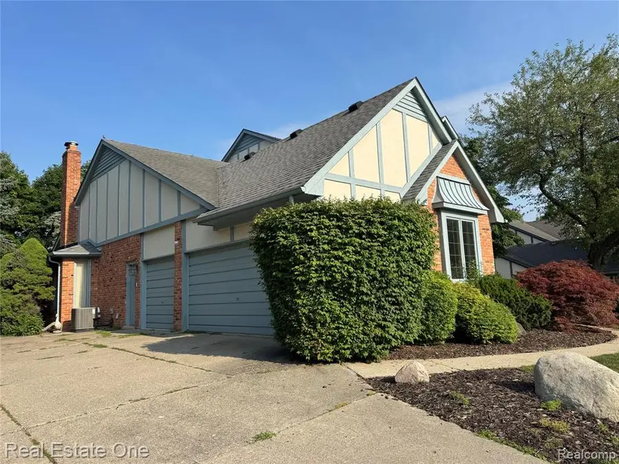 1752 White Water, Rochester Hills, MI 48309 - #2
