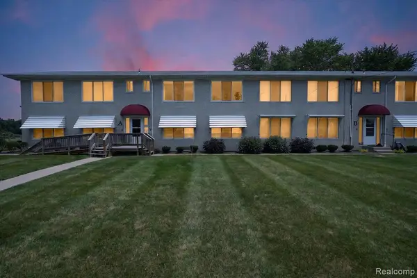 27094 Sandy Hill, New Hudson, MI 48165