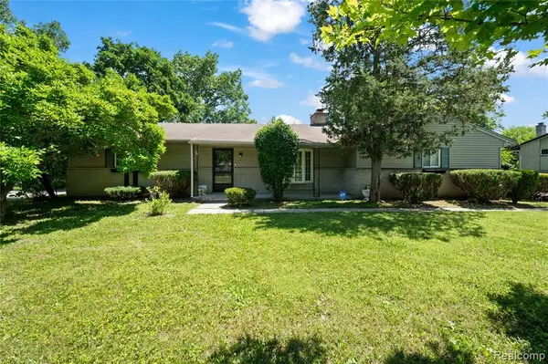 28924 Lorikay, Farmington Hills, MI 48334