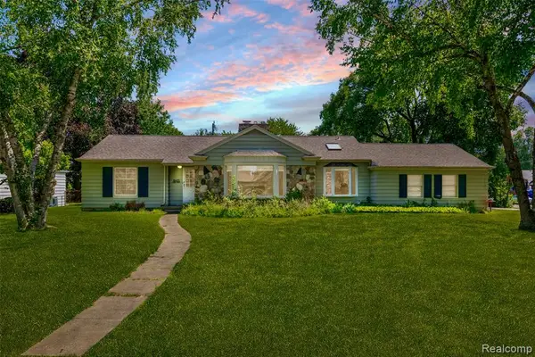 19455 Coral Gables, Southfield, MI 48076