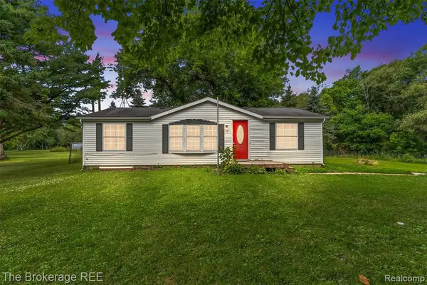 6829 West, North Branch, MI 48461