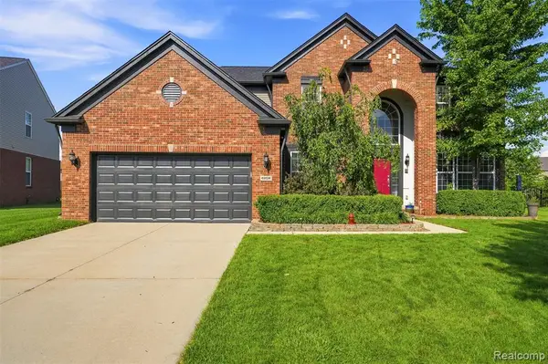 49894 Bloomsbury, Macomb, MI 48044