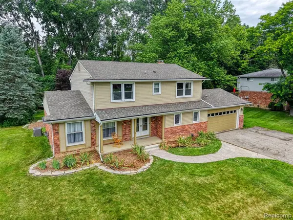 4276 Macqueen, West Bloomfield, MI 48323