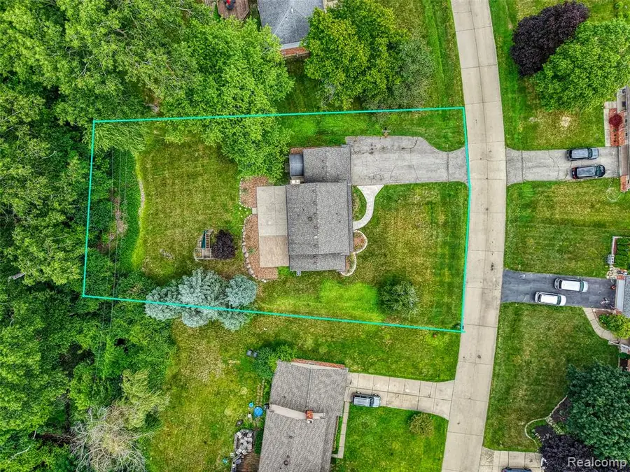4276 Macqueen, West Bloomfield, MI 48323 - #2