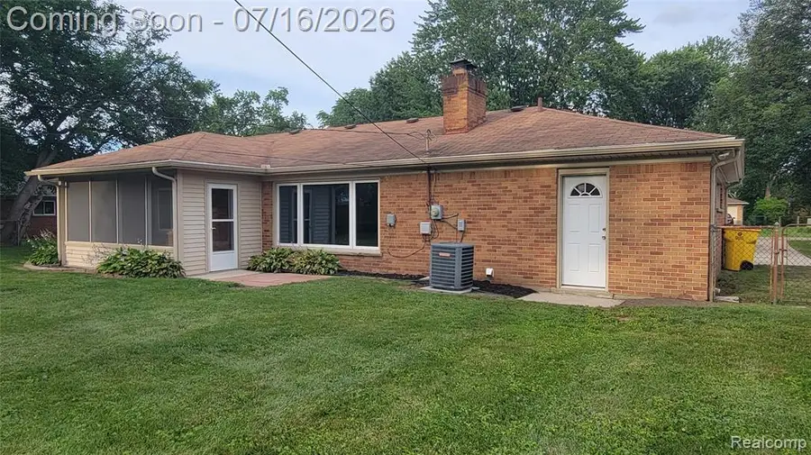 45437 Hecker, Utica, MI 48317 - #2